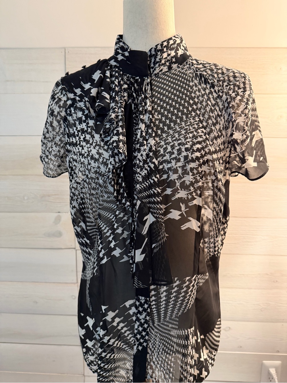Black and White Abstract Print Short-Sleeve Blouse w/ ruffle element